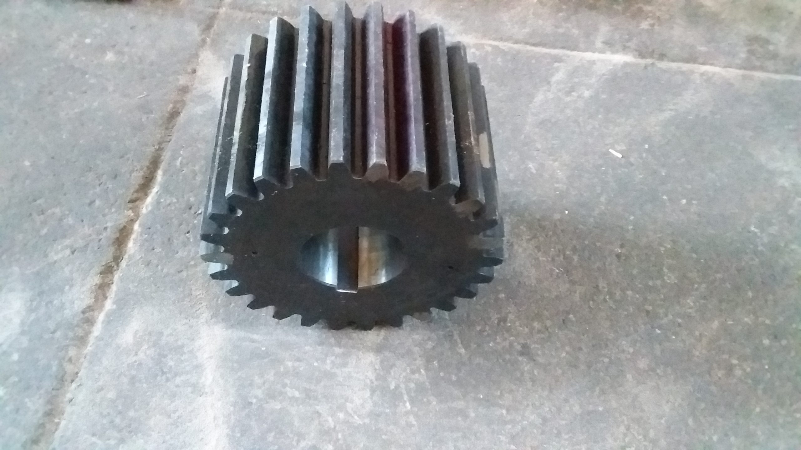 طراحی و ساخت چرخ دنده ساده 8 چرخ دنده ساده